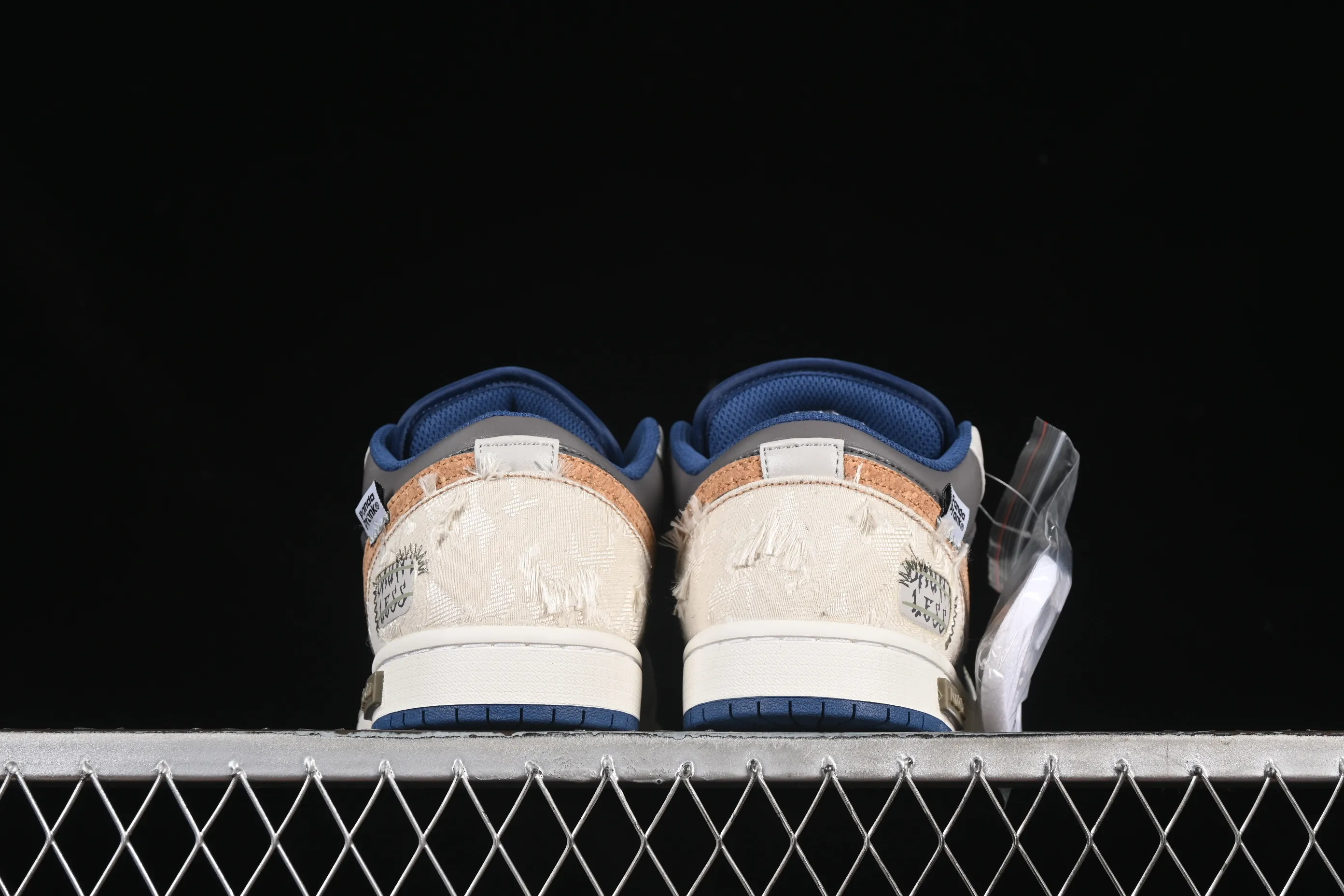 All categories Air Jordan Jordan series basketball shoes Air Jordan 1 Low Air Jordan 1 Low AJ1 Joe 1 Panda Prank Pioneer Knight Brown Gray Low-top retro basketball shoes 553558-414